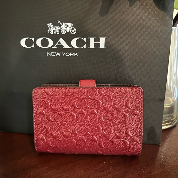 Coach Patent Leather Embossed Signature Corner Zip Medium Wallet - Picture 2 of 13